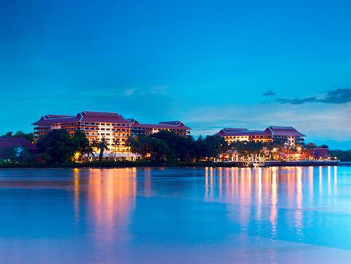Anantara Riverside Bangkok Resort 