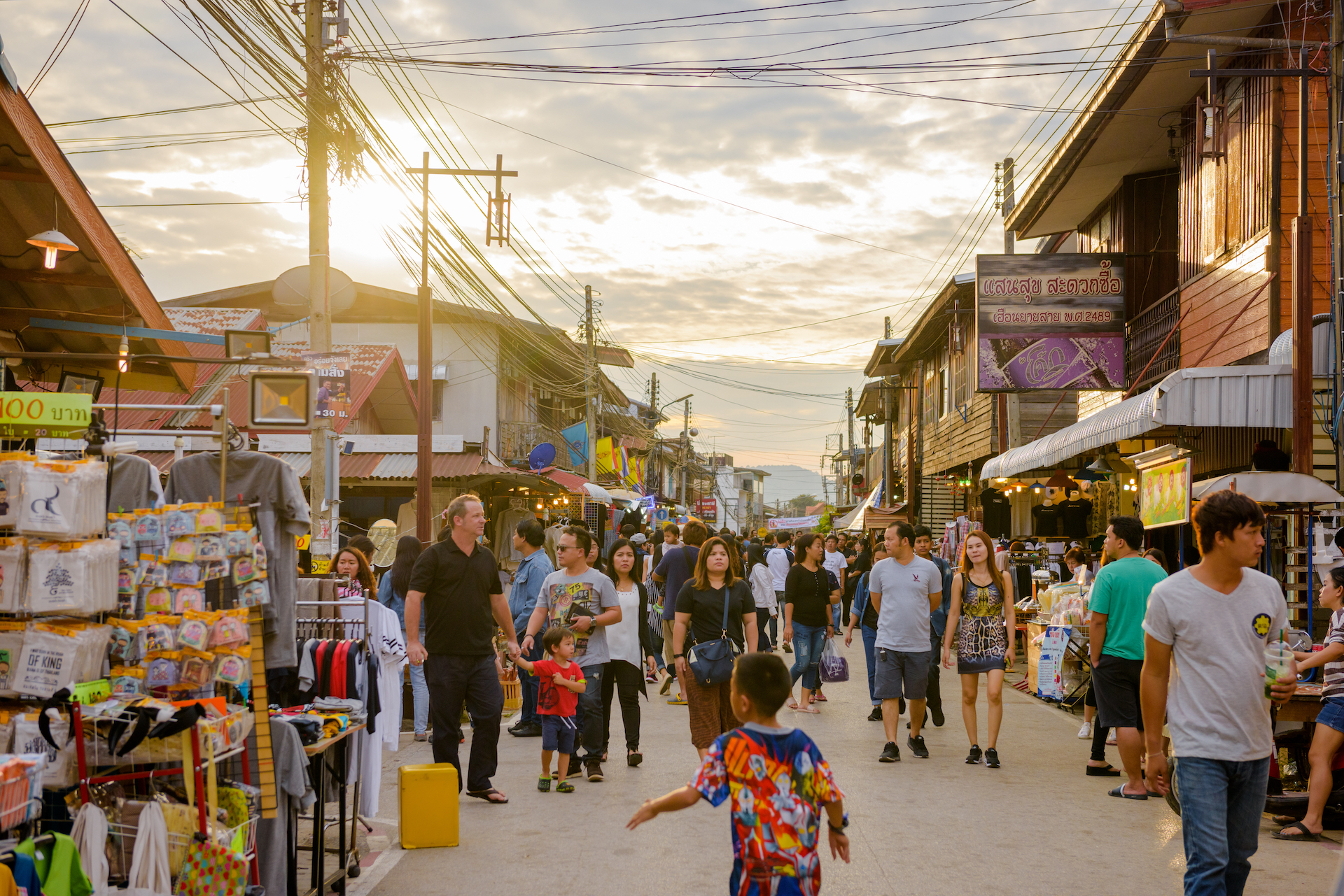 MUST EAT & MUST BUY : ถนนคนเดินเชียงคาน