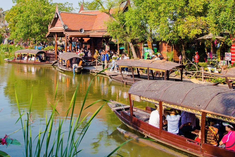 MUST SEE : Ayothaya Floating Market