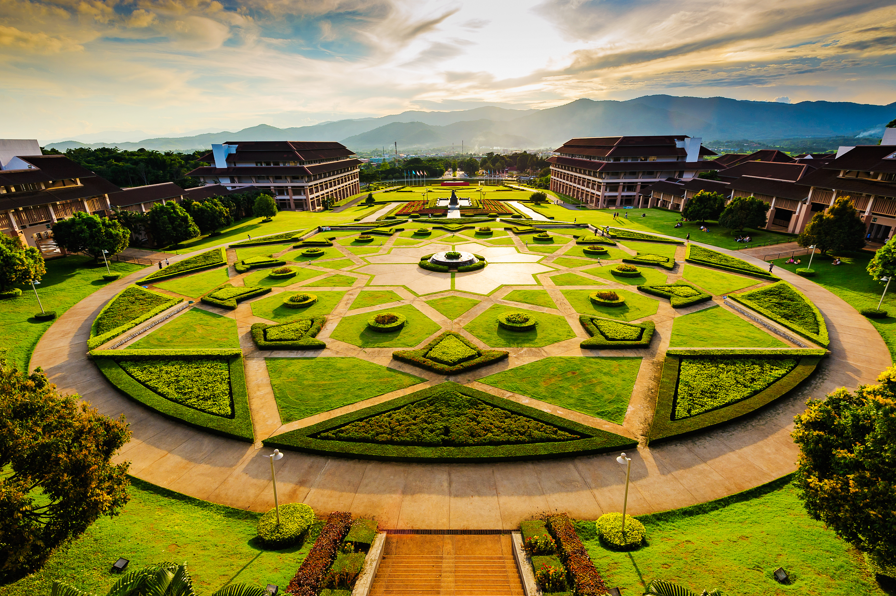 必去  皇太后大学