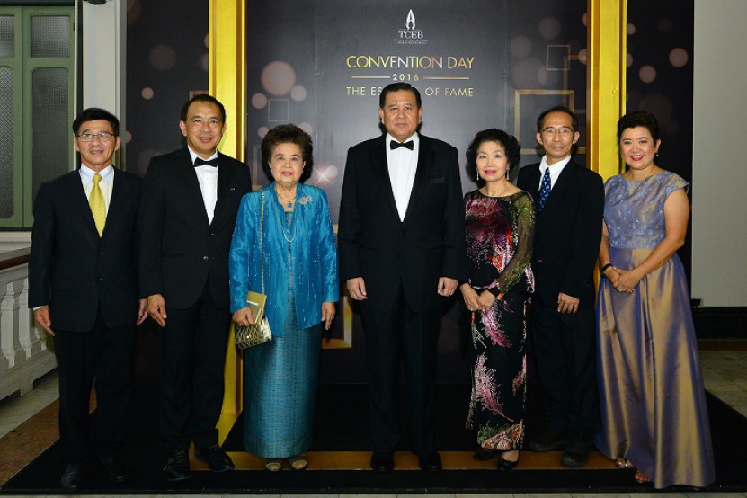 Honorary Pin-Awarding Ceremony for Thai Bid Winners